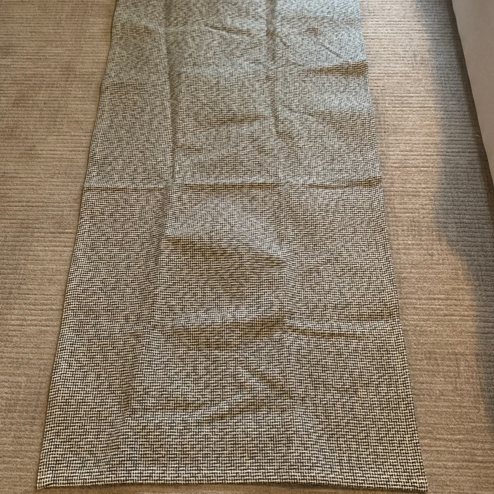Rug 2'7 by 4'10